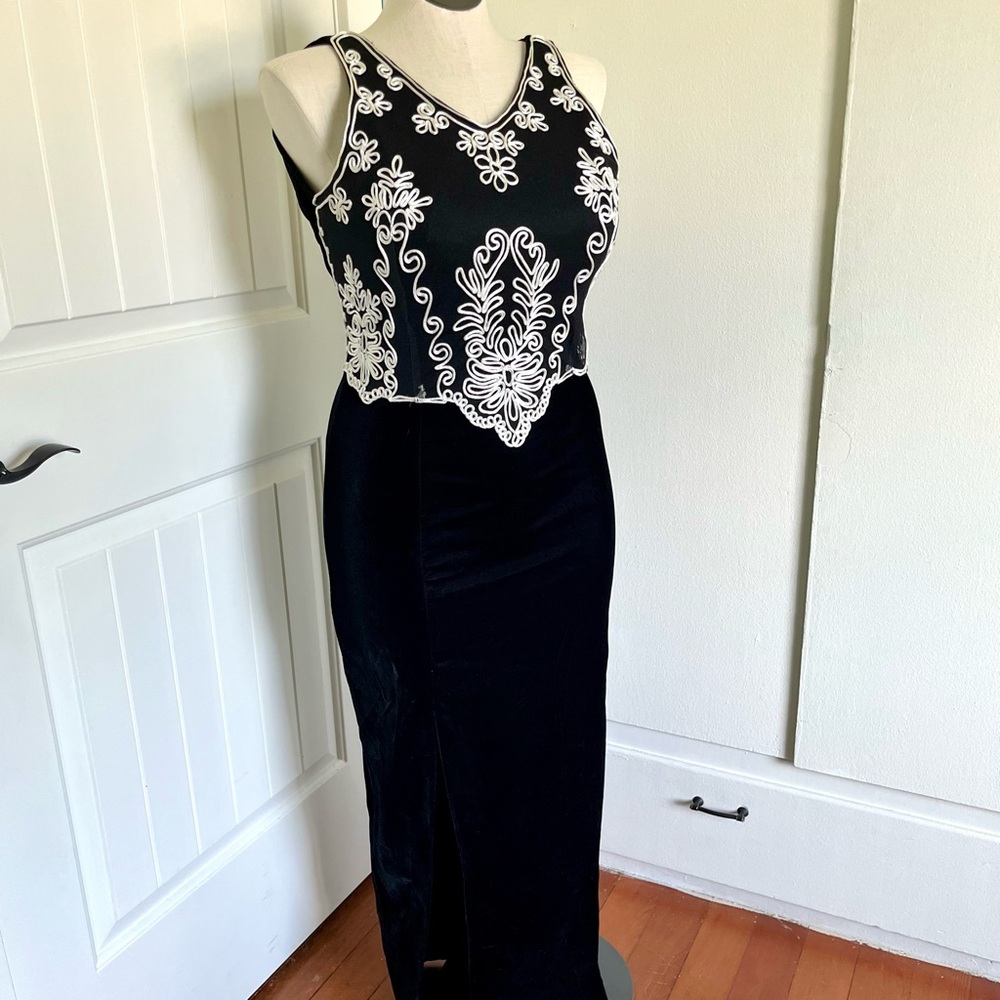 Vintage Scott McClintock Floor Length Embroidered Velvet Evening Dress with Slit - Picture 3 of 12